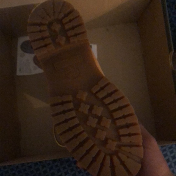 Size 10 Timberland - Picture 3 of 3